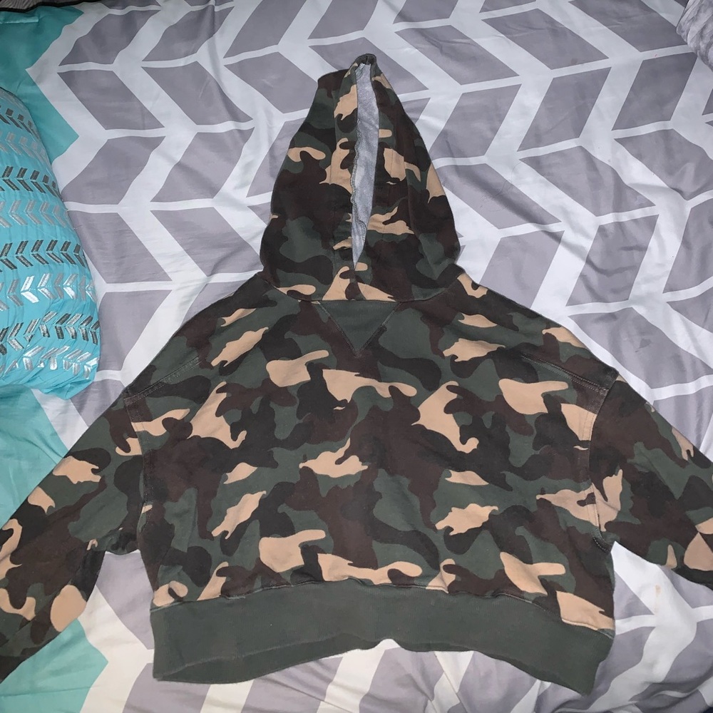 Camo Print Cropped Hoodie